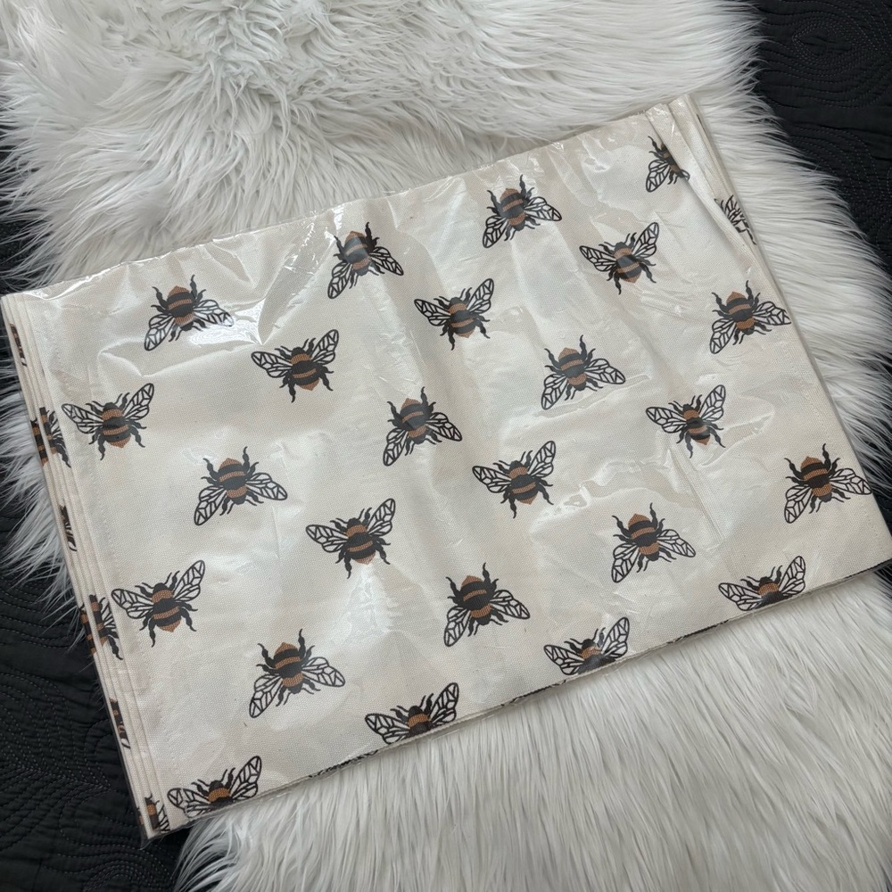 Set of 6 Vintage Farmhouse Style Bumble Bee Print Cotton Placemats